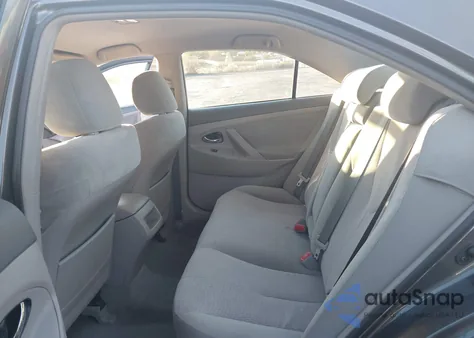 2010 Toyota Camry Le z USA, uszkodzony, nr VIN 4T4BF3EK4AR084225